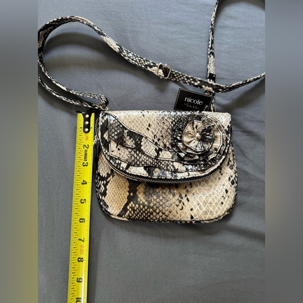 Nicole Miller Shoulder Bag - Picture 4 of 9